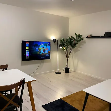 Cozy Backhouse With Large Private Garden