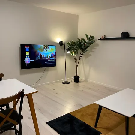 Cozy Backhouse With Large Private Garden